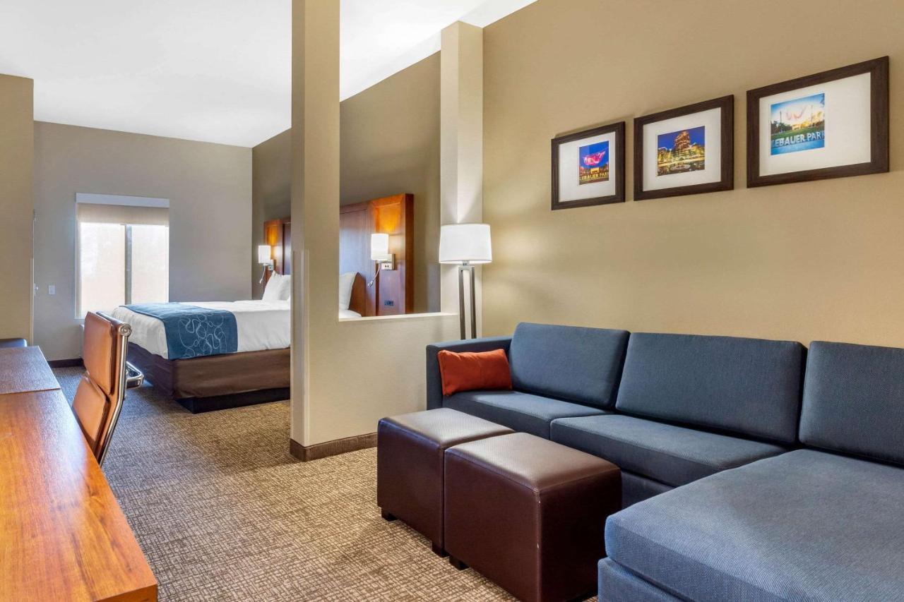 Comfort Suites Greensboro-High Point Extérieur photo